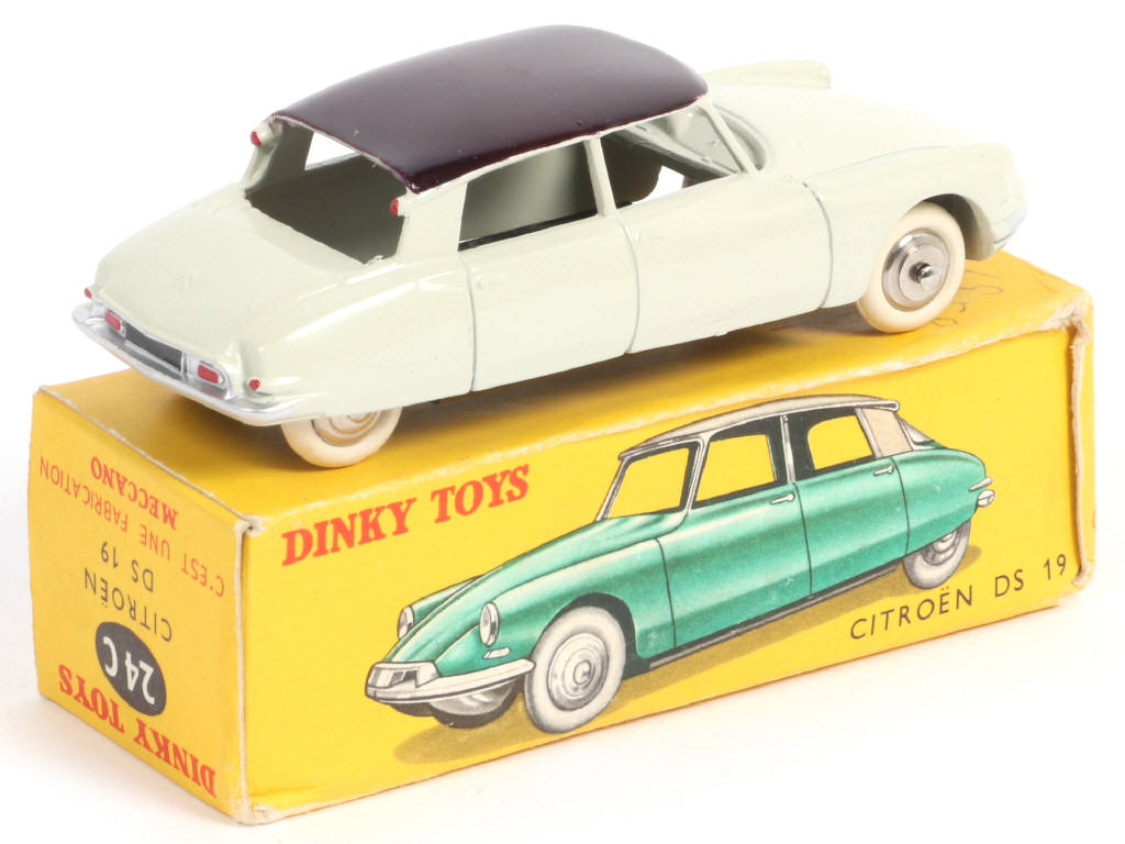 Lot 286 - DINKY TOYS (FRANCE) (1)