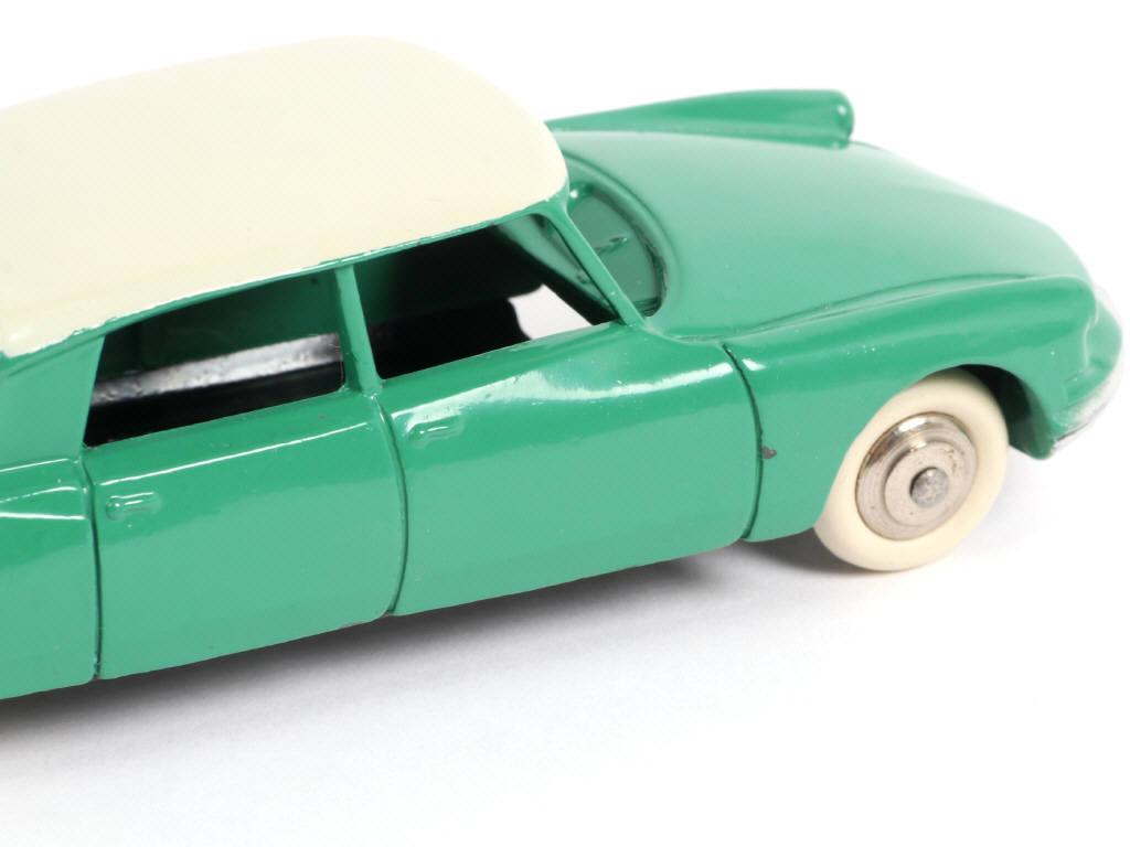 Lot 287 - DINKY TOYS (FRANCE) (1)