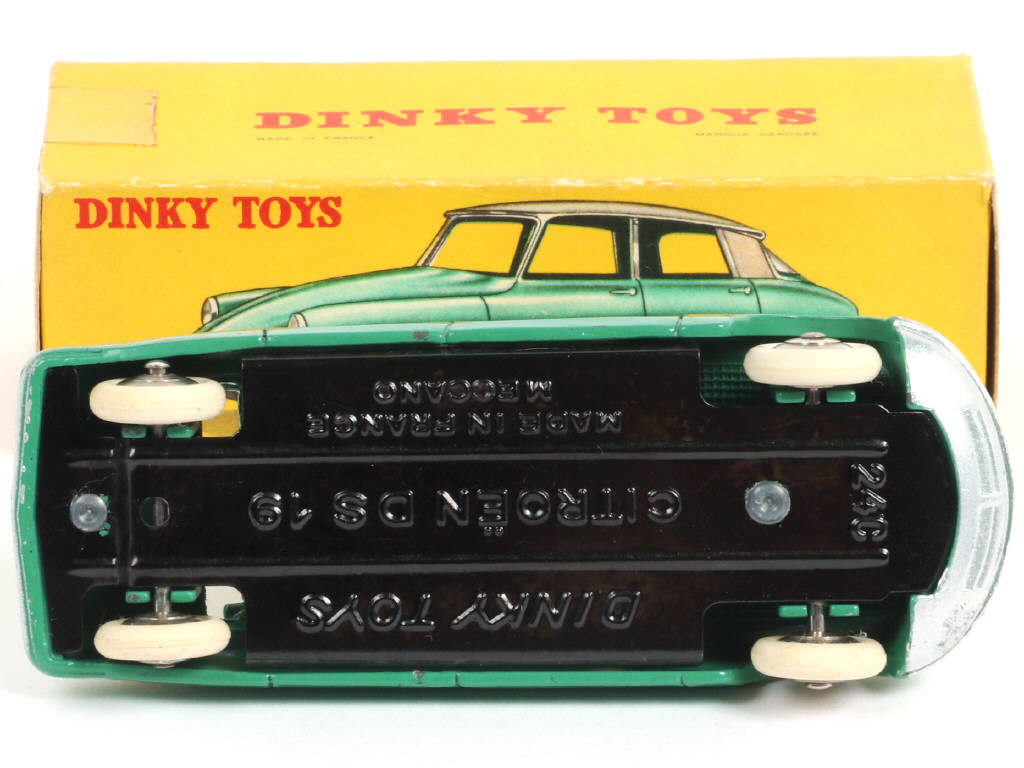 Lot 287 - DINKY TOYS (FRANCE) (1)