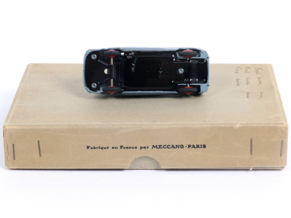 Lot 255 - DINKY TOYS (FRANCE) (2)