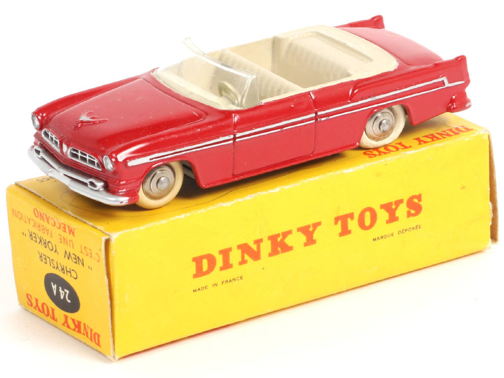 Lot 284 - DINKY TOYS (FRANCE) (1)