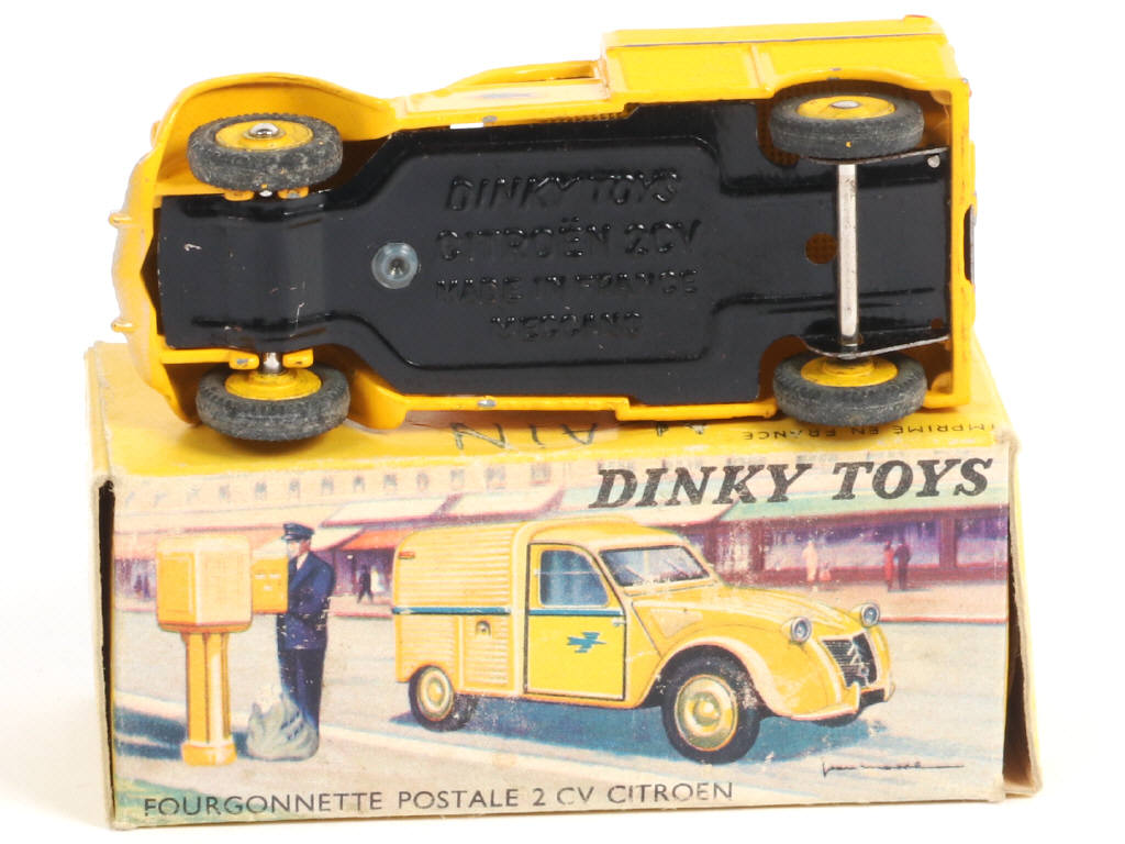 Lot 305 - DINKY TOYS (FRANCE) (1)