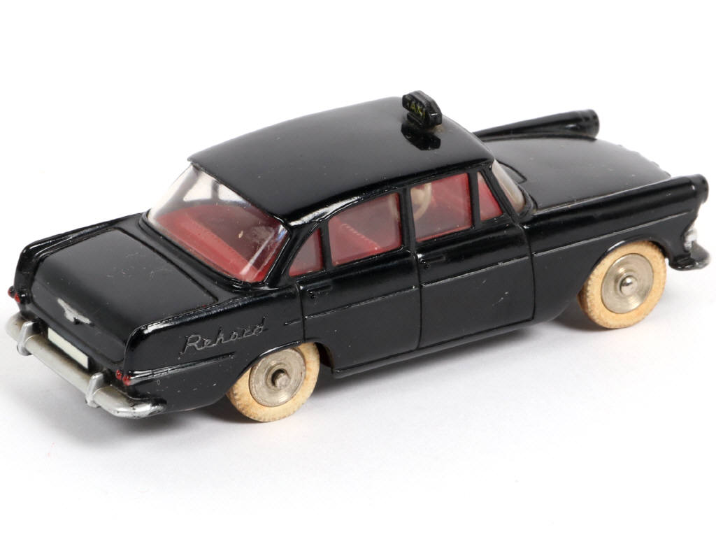 Lot 263 - DINKY TOYS (FRANCE) (1)