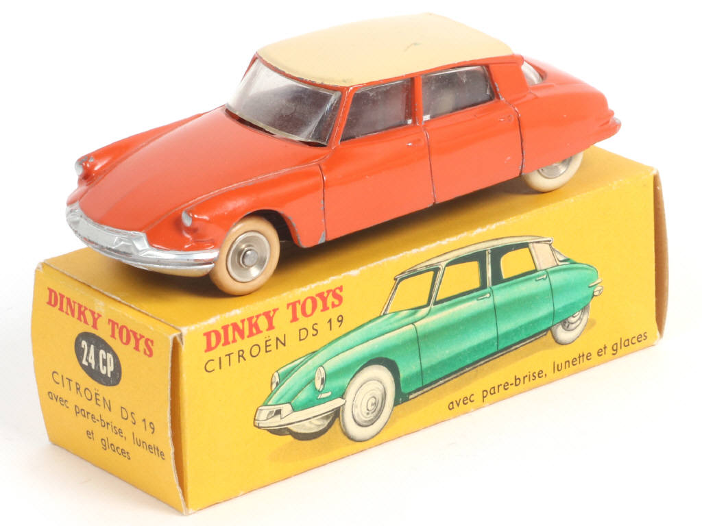 Lot 292 - DINKY TOYS (FRANCE) (1)