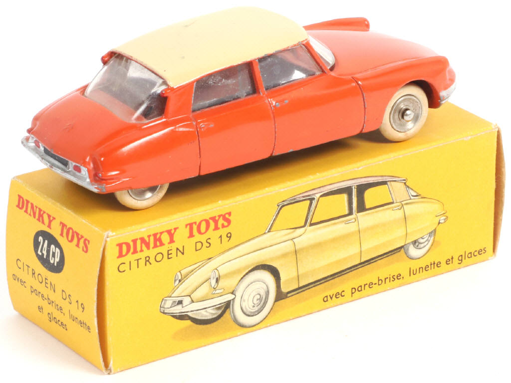 Lot 292 - DINKY TOYS (FRANCE) (1)