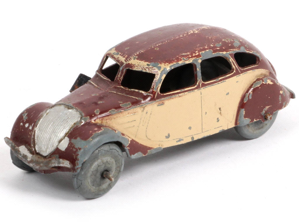 Lot 243 - DINKY TOYS (FRANCE) (1)
