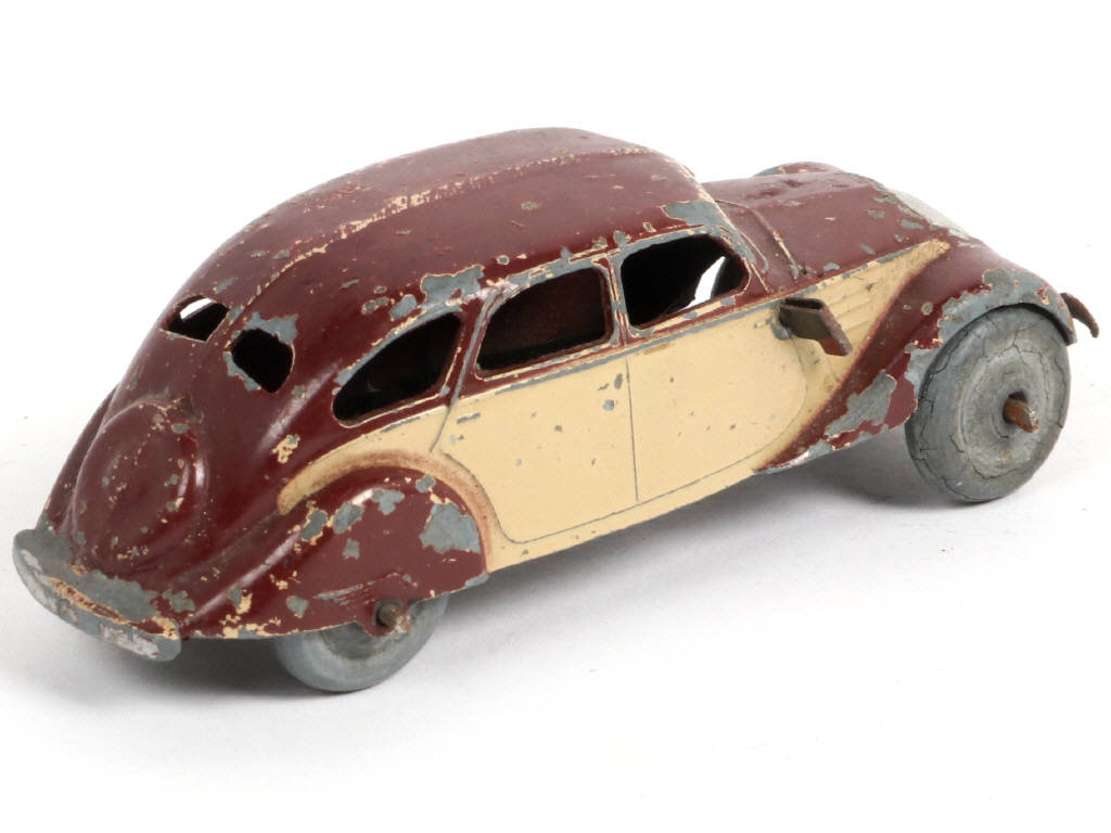 Lot 243 - DINKY TOYS (FRANCE) (1)