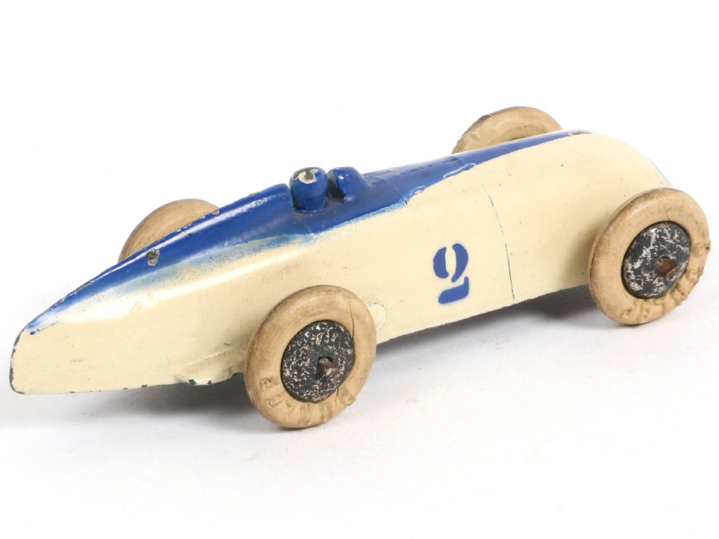Lot 225 - DINKY TOYS (FRANCE) (1)