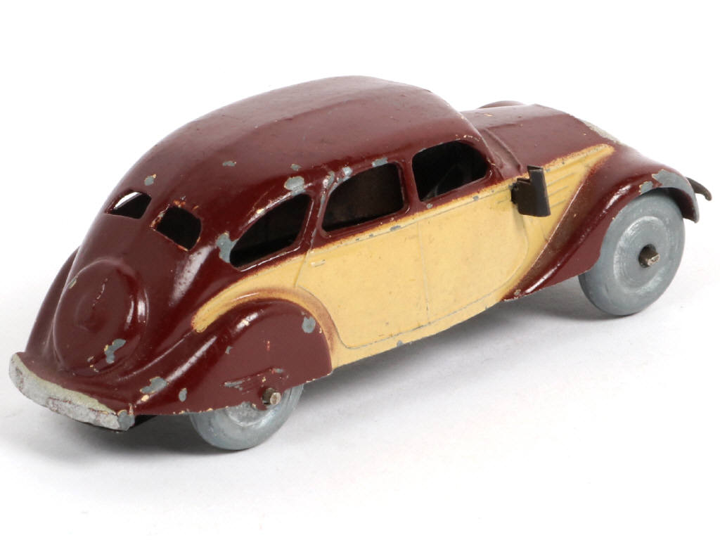 Lot 242 - DINKY TOYS (FRANCE) (1)