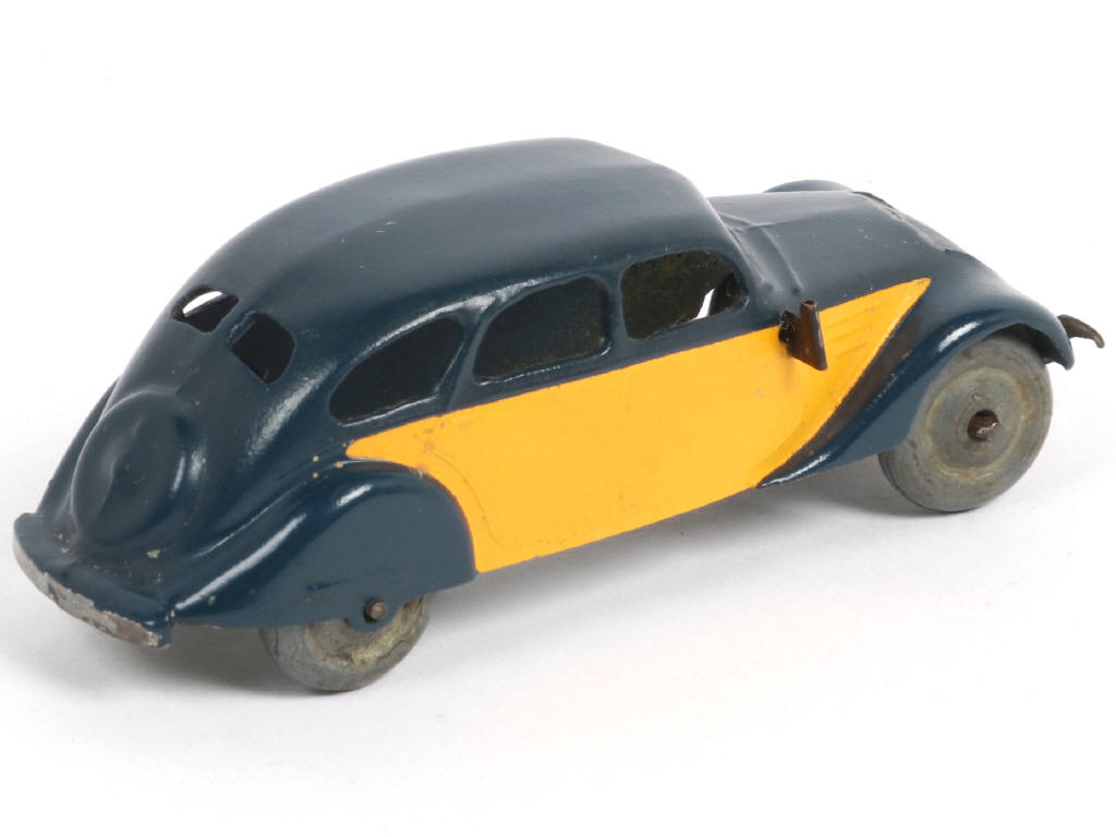 Lot 240 - DINKY TOYS (FRANCE) (1)