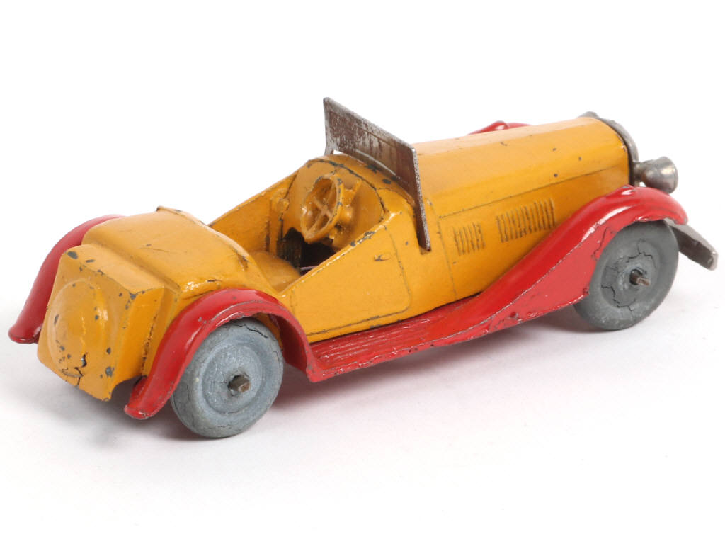 Lot 235 - DINKY TOYS (FRANCE) (1)