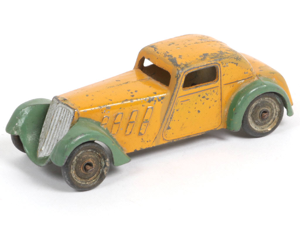 Lot 224 - DINKY TOYS (FRANCE) (1)