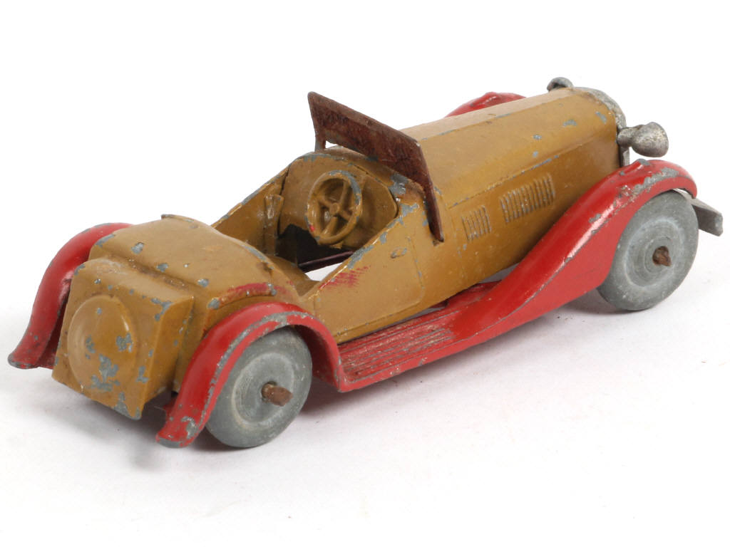 Lot 236 - DINKY TOYS (FRANCE) (1)