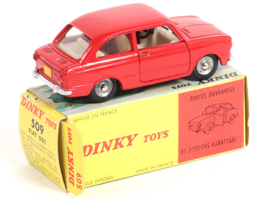 Lot 327 - DINKY TOYS (FRANCE) (1)