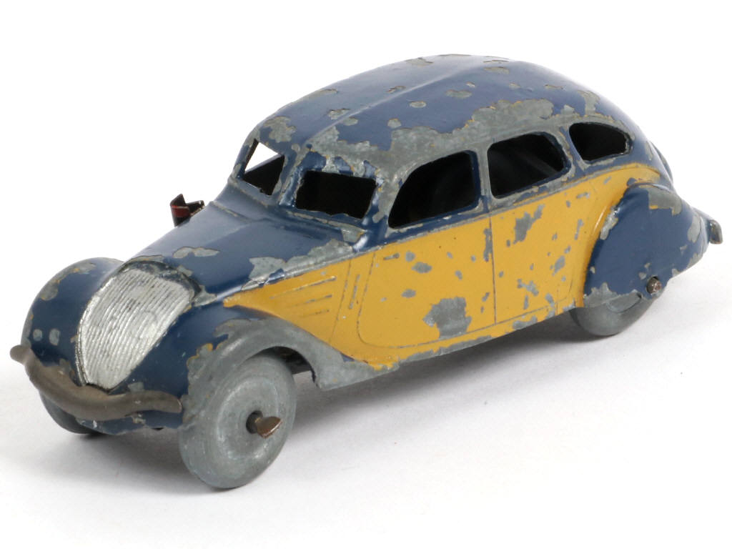Lot 239 - DINKY TOYS (FRANCE) (1)