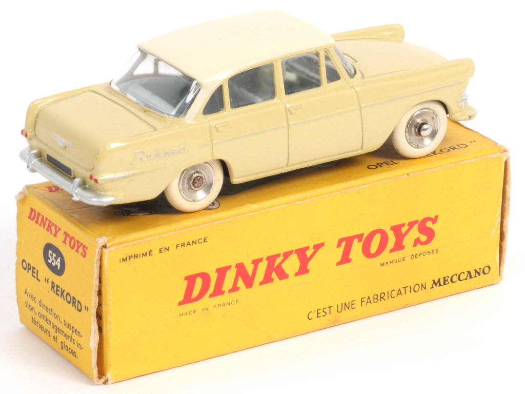 Lot 330 - DINKY TOYS (FRANCE) (1)
