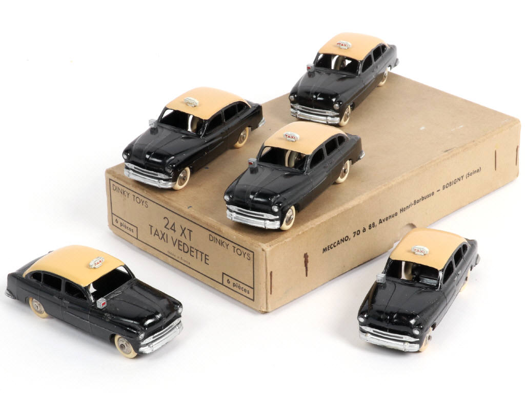 Lot 256 - DINKY TOYS (FRANCE) (6)