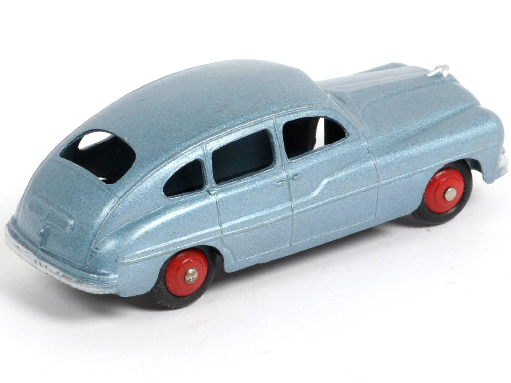 Lot 251 - DINKY TOYS (FRANCE) (1)