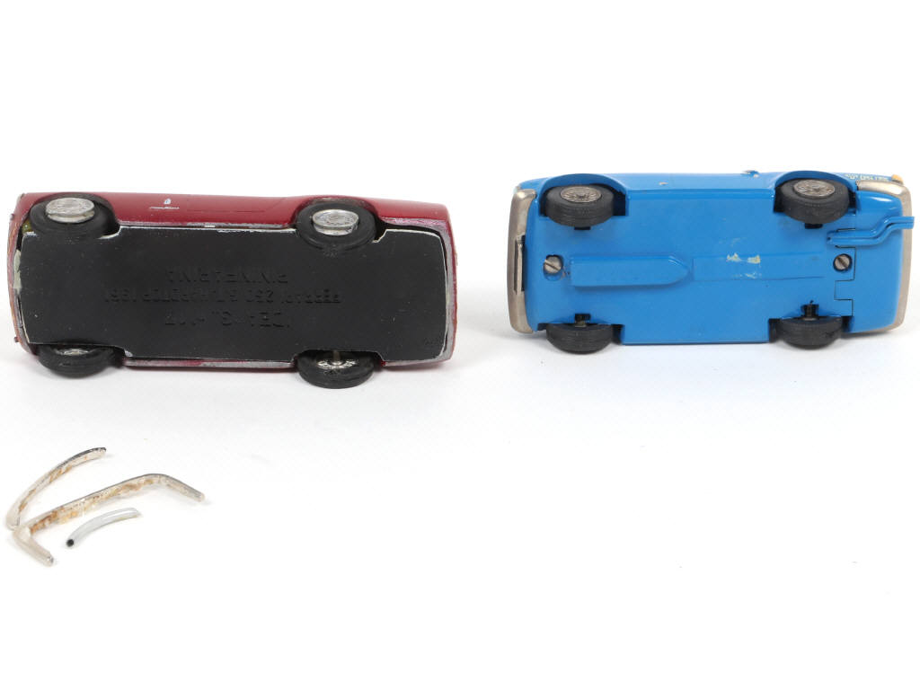 Lot 50 - DIVERS (2)