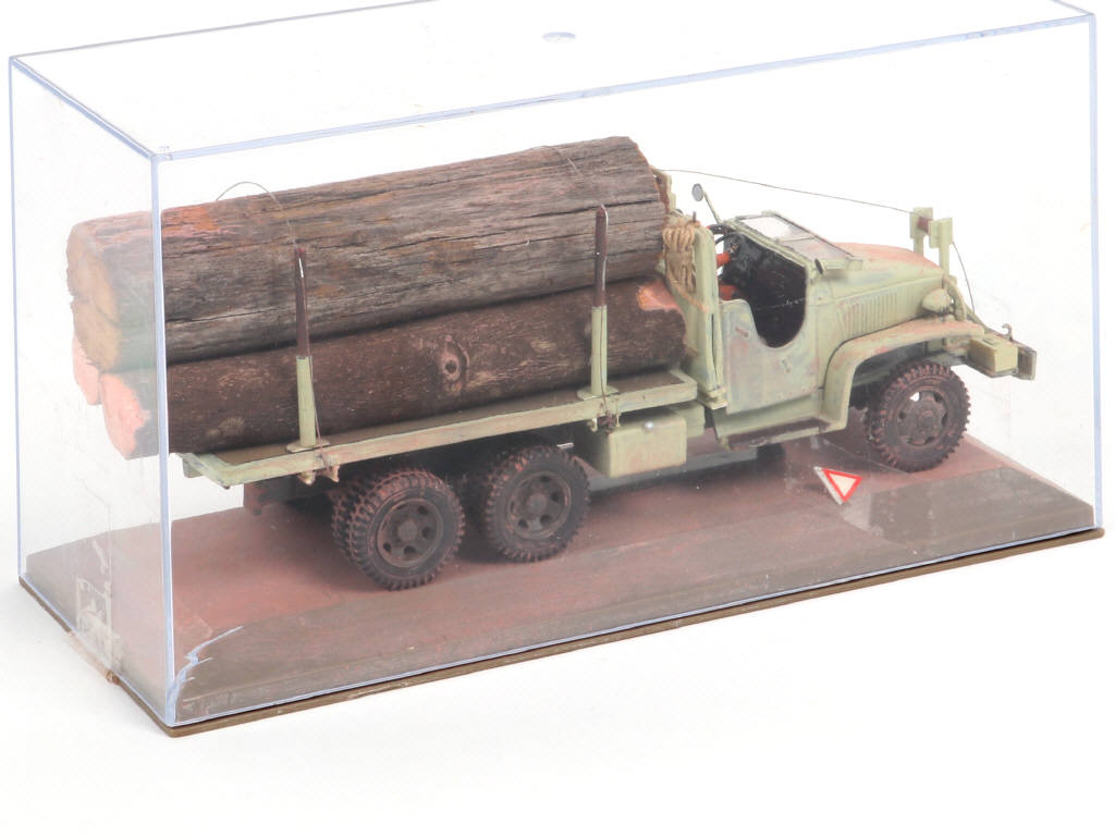 Lot 40 - DIVERS (1)
