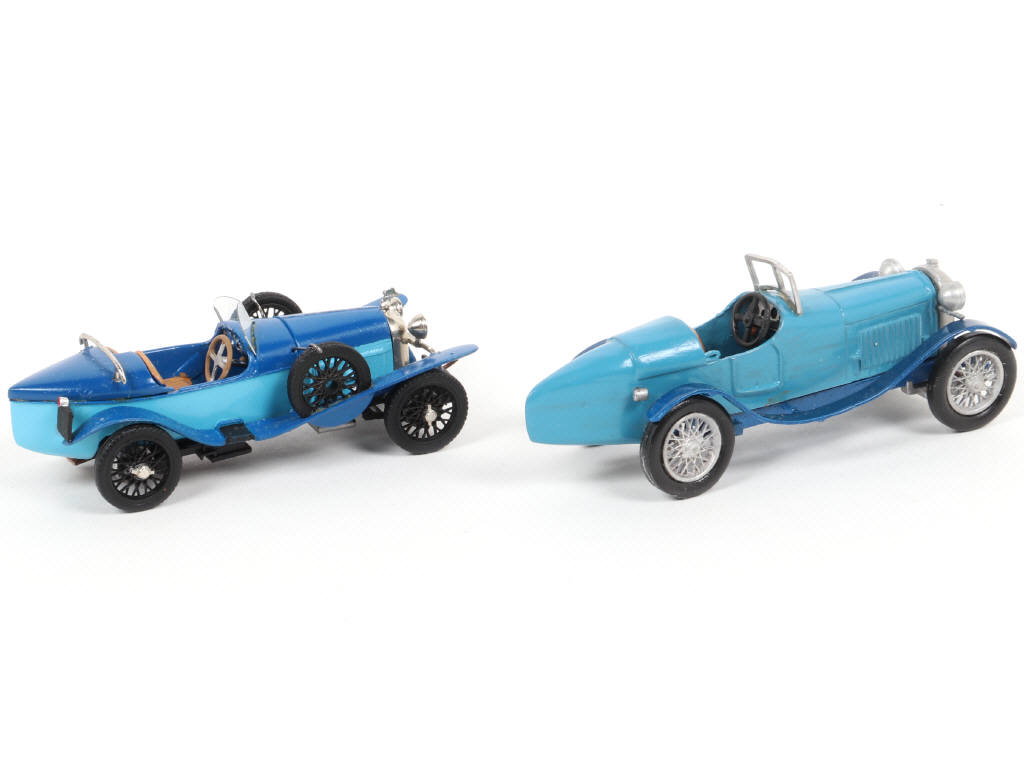 Lot 46 - DIVERS (2)
