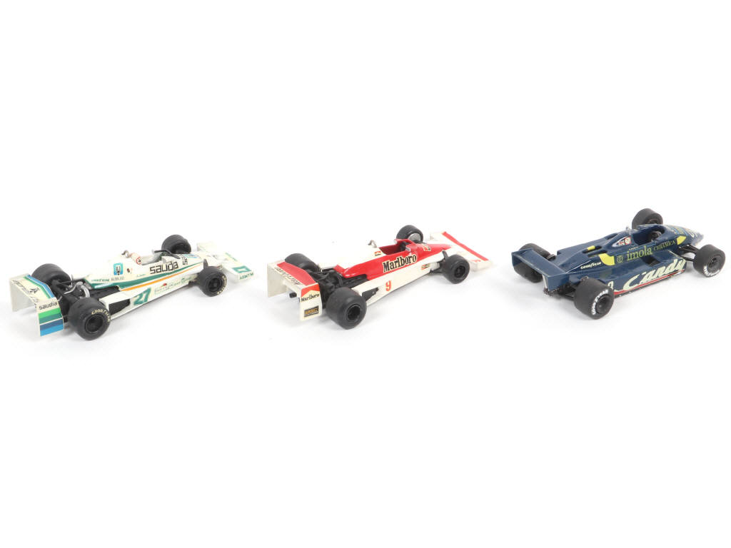 Lot 67 - DIVERS (3)