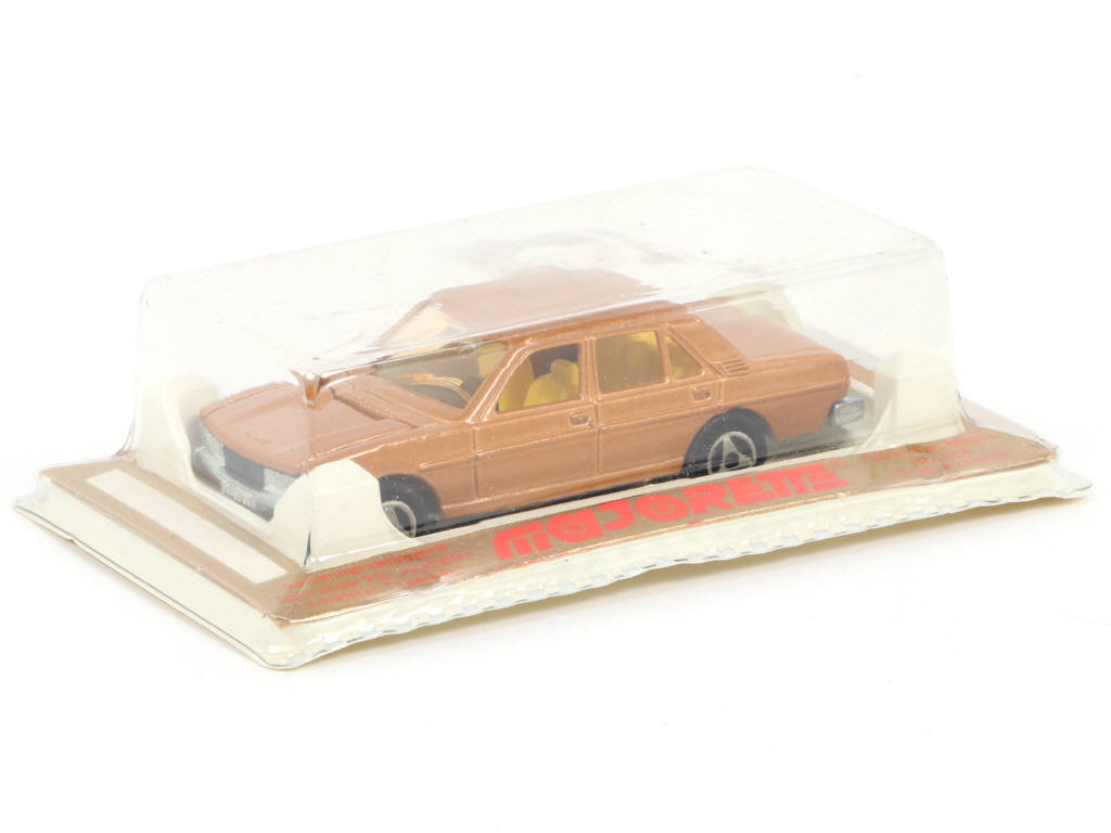 Lot 75 - MAJORETTE (FRANCE) (1)
