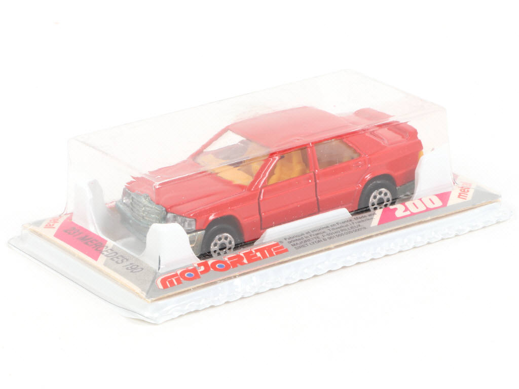 Lot 83 - MAJORETTE (FRANCE) (1)