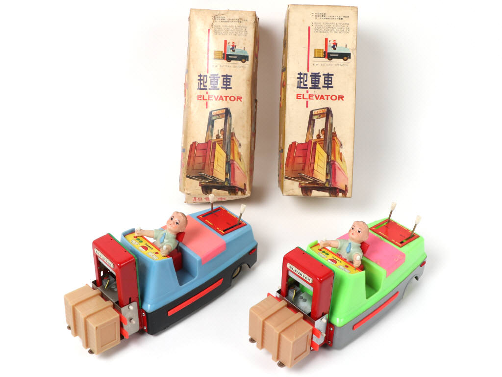 Lot 101 - DIVERS (CHINE) (2)