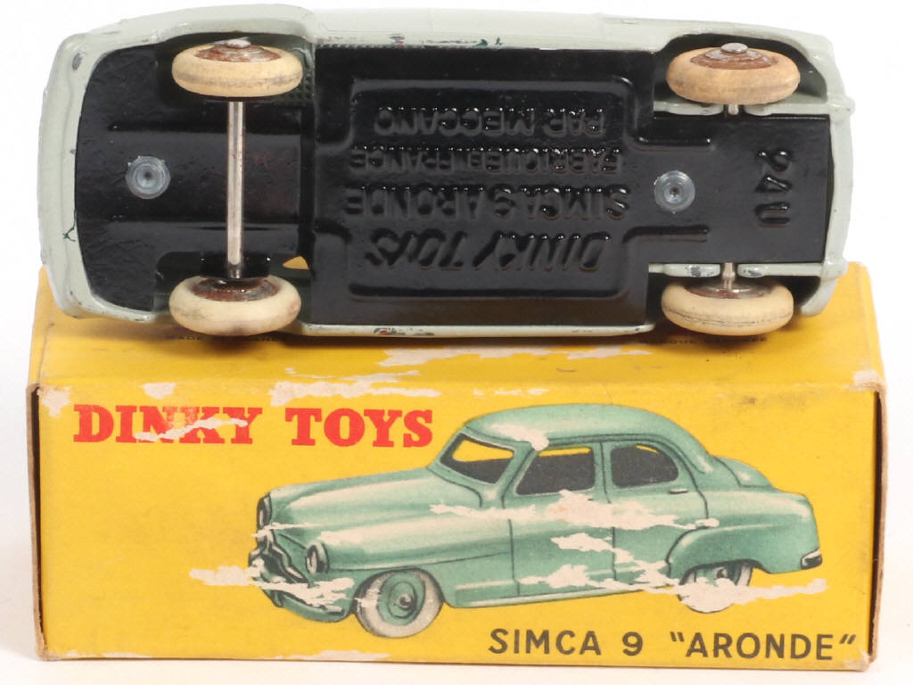 Lot 301 - DINKY TOYS (FRANCE) (1)