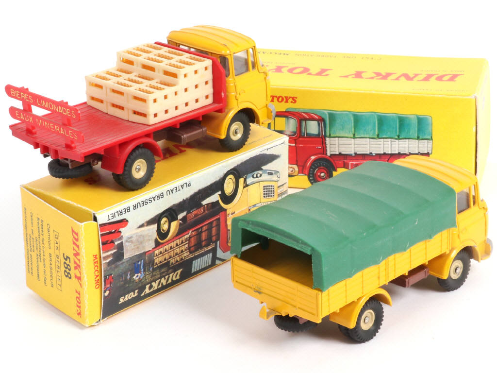 Lot 340 - DINKY TOYS (FRANCE) (2)