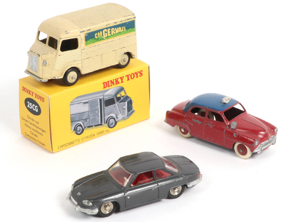 Lot 359 - DINKY TOYS (FRANCE) (3)