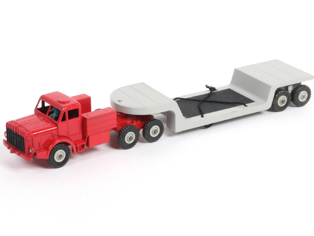 Lot 398 - DINKY TOYS (GB) (1)