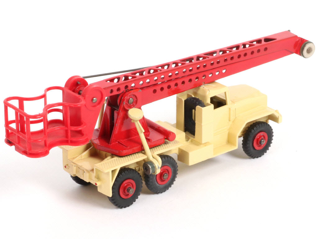 Lot 397 - DINKY TOYS (GB) (1)