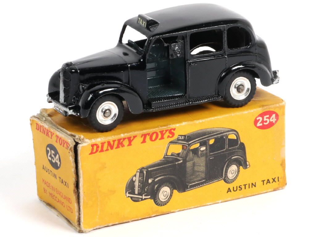 Lot 390 - DINKY TOYS (GB) (1)