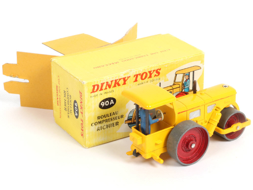 Lot 316 - DINKY TOYS (FRANCE) (1)