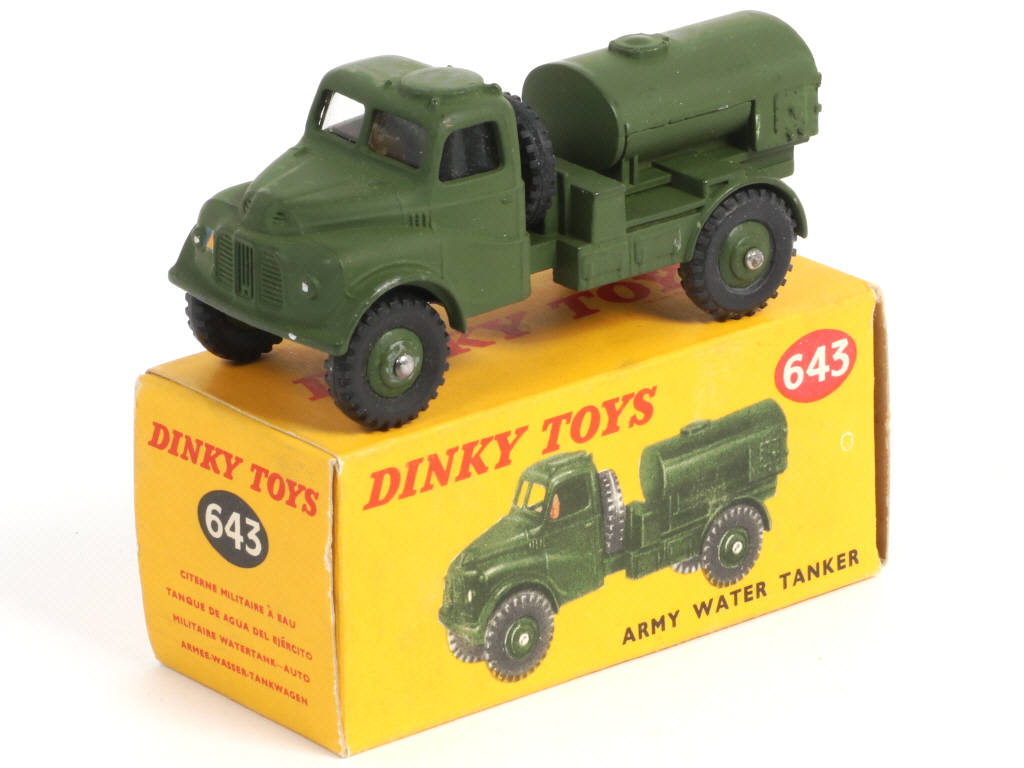 Lot 395 - DINKY TOYS (GB) (1)