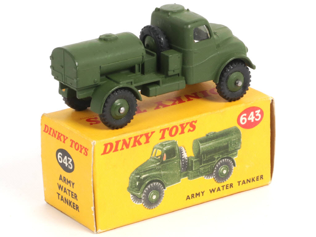 Lot 395 - DINKY TOYS (GB) (1)