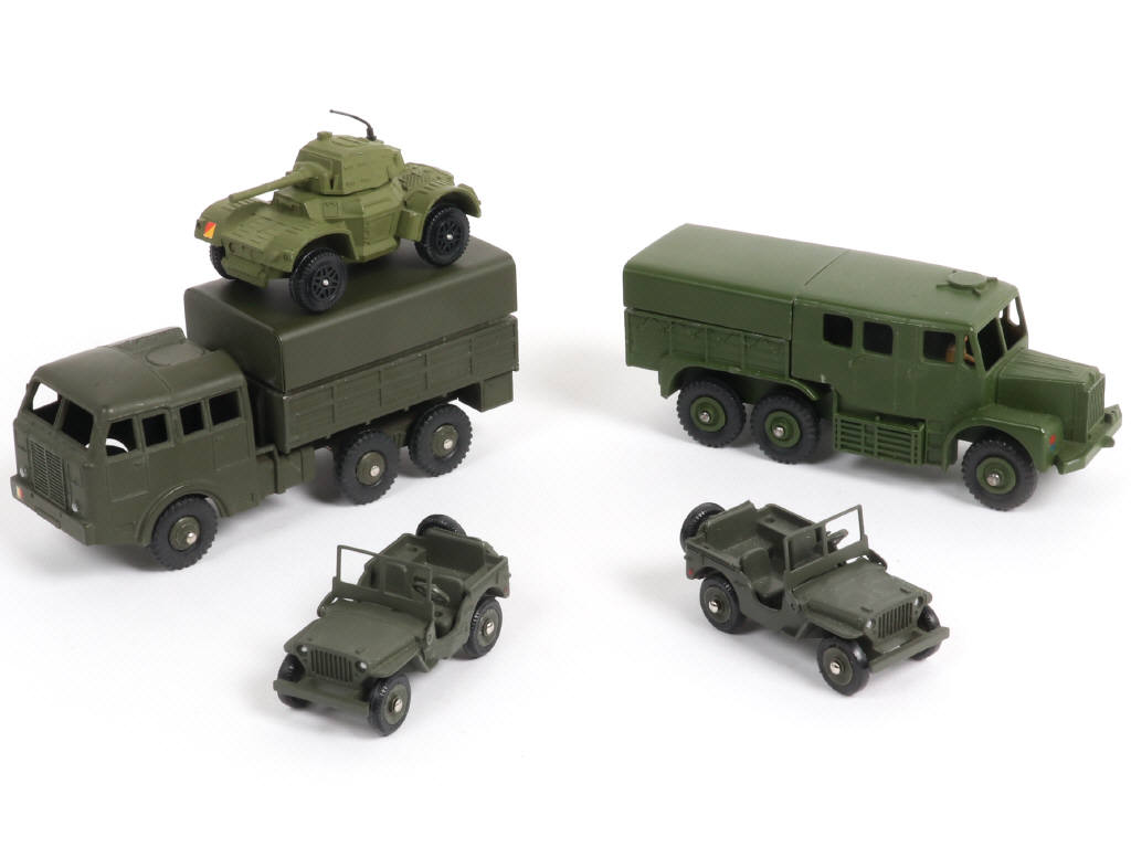 Lot 368 - DINKY TOYS (FRANCE) (5)
