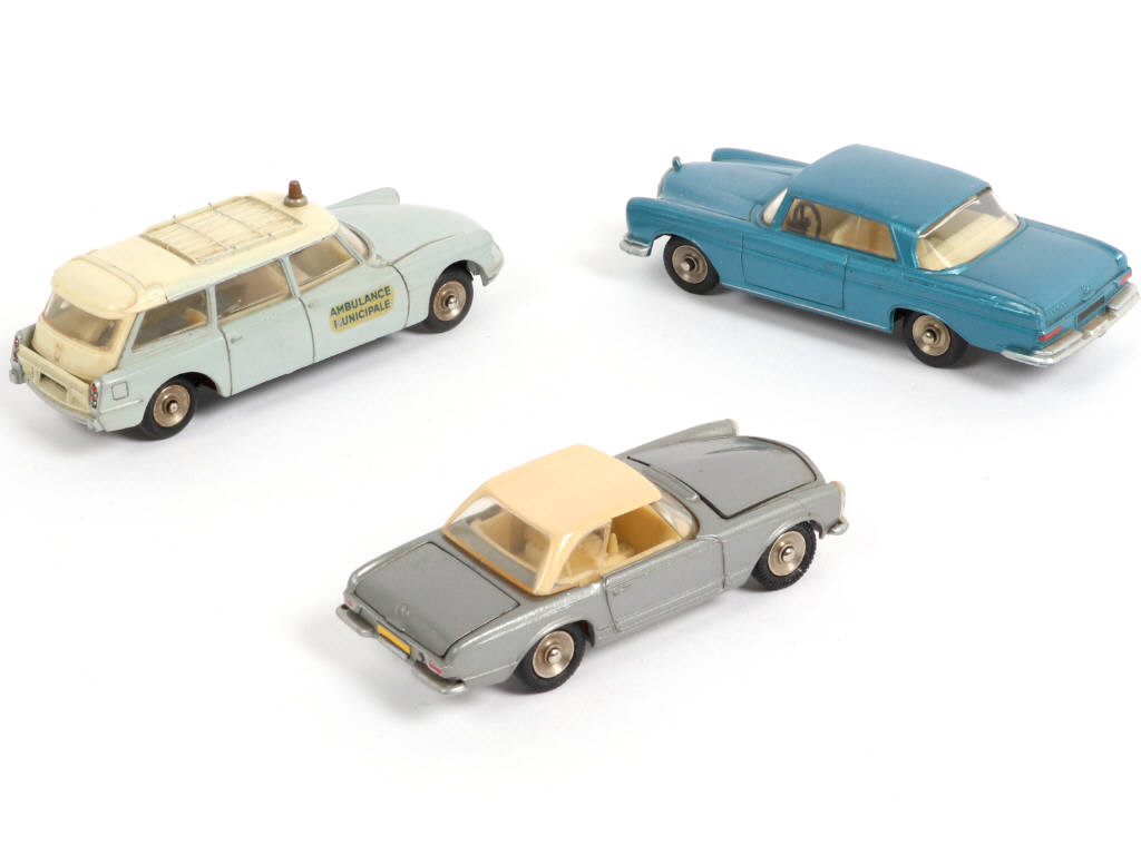 Lot 352 - DINKY TOYS (FRANCE) (3)