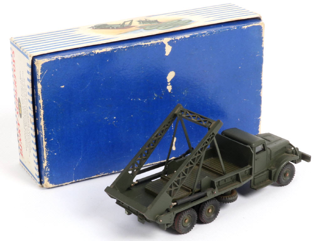 Lot 315 - DINKY TOYS (FRANCE) (1)