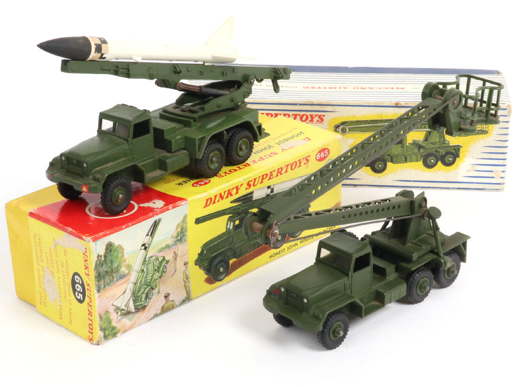 Lot 406 - DINKY TOYS (GB) (2)