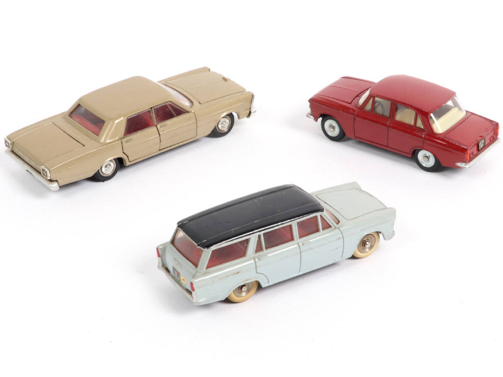 Lot 353 - DINKY TOYS (FRANCE) (3)