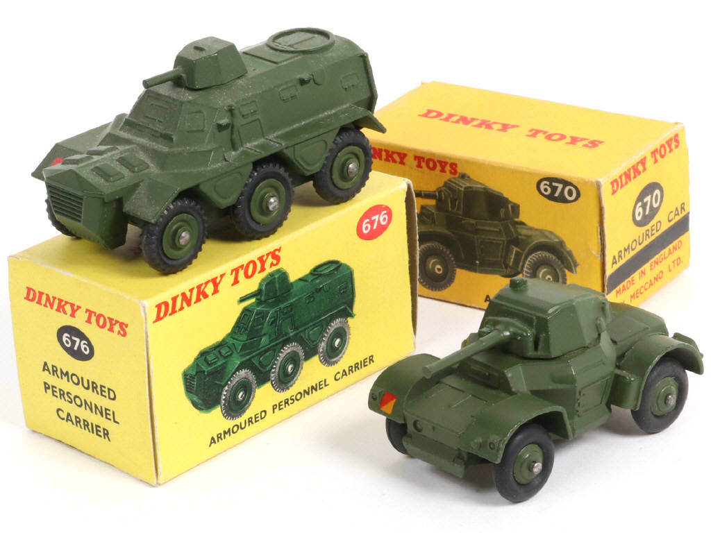 Lot 403 - DINKY TOYS (GB) (2)