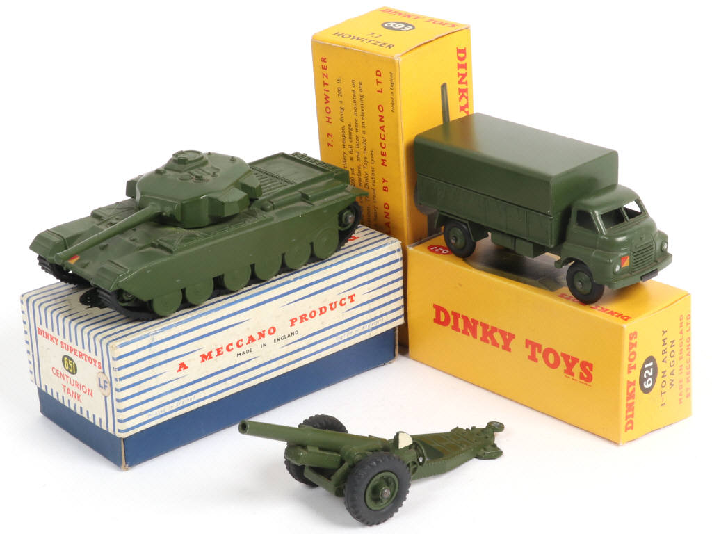Lot 412 - DINKY TOYS (GB) (3)