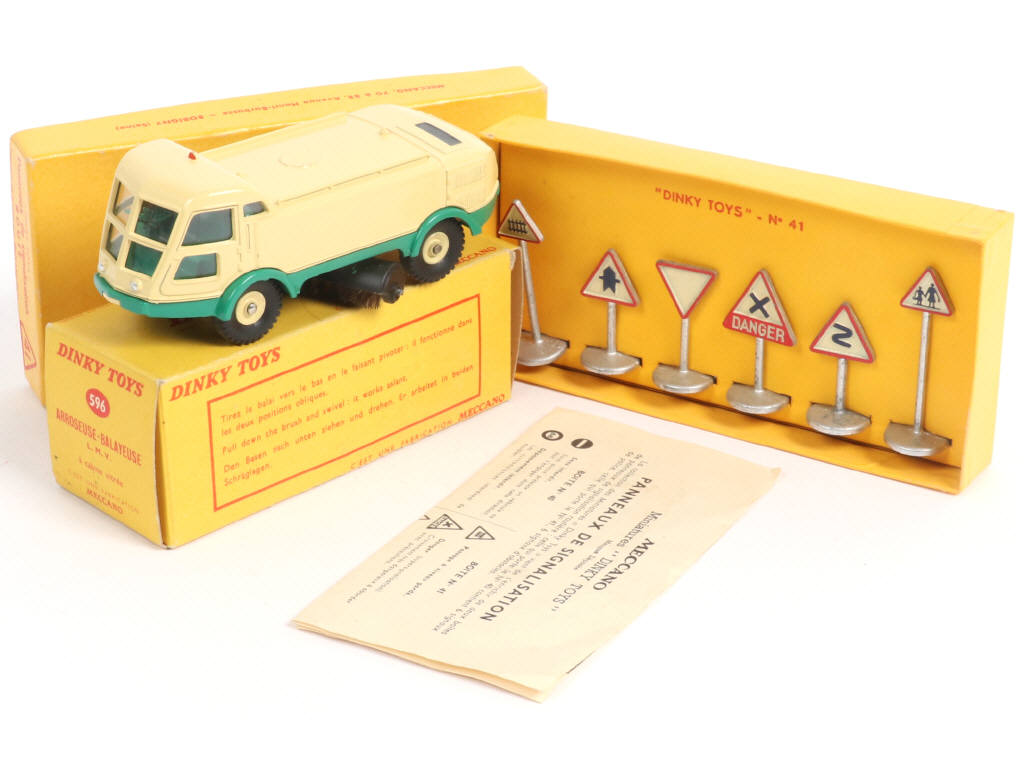 Lot 345 - DINKY TOYS (FRANCE) (2)