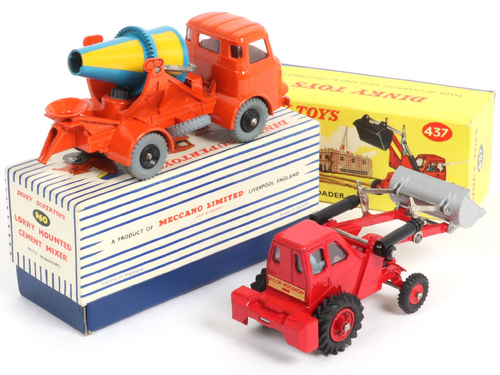 Lot 411 - DINKY TOYS (GB) (2)