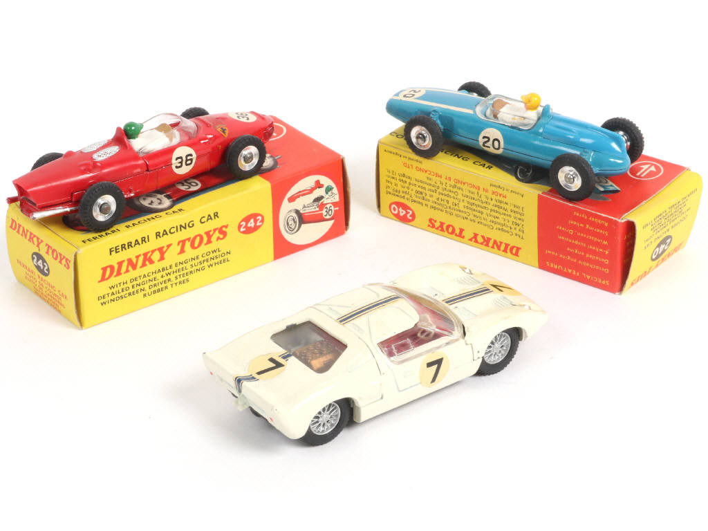 Lot 413 - DINKY TOYS (GB) (3)