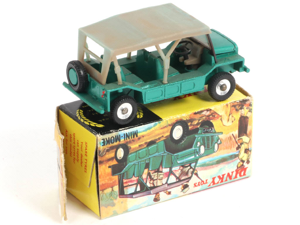 Lot 393 - DINKY TOYS (GB) (1)