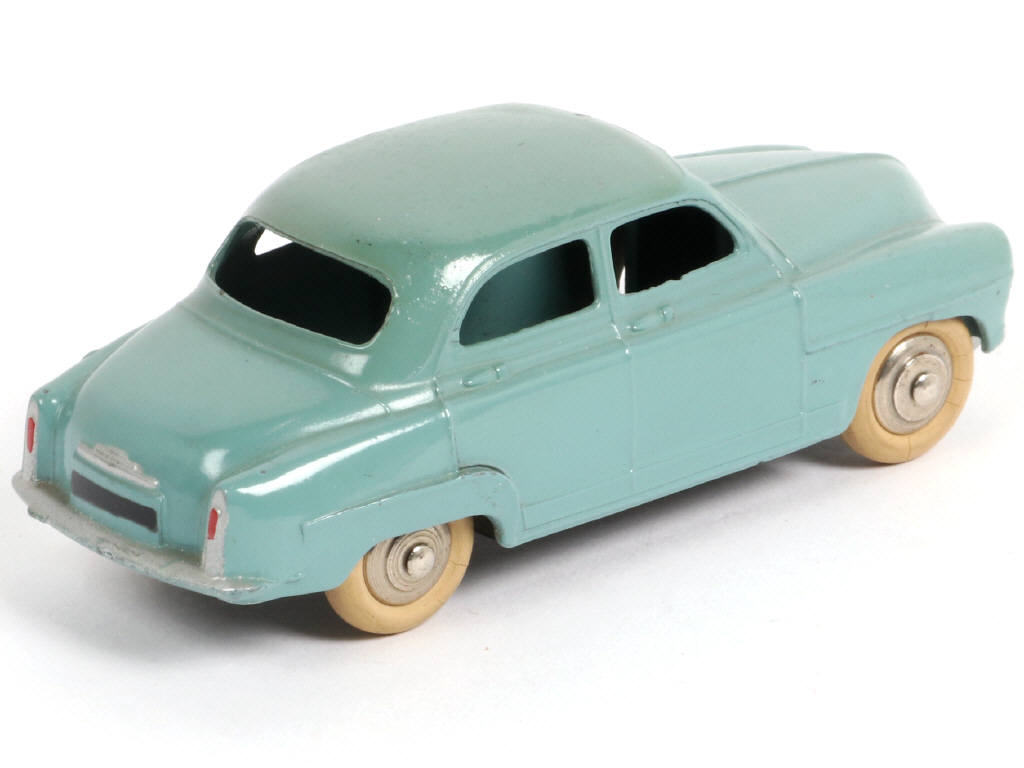 Lot 286 - DINKY TOYS (FRANCE) (1)